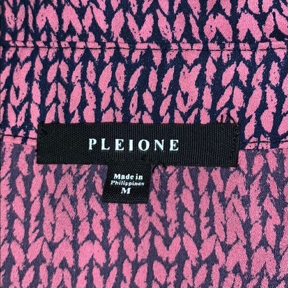 🛍️Pleione pink and black short sleeve top - Picture 2 of 8